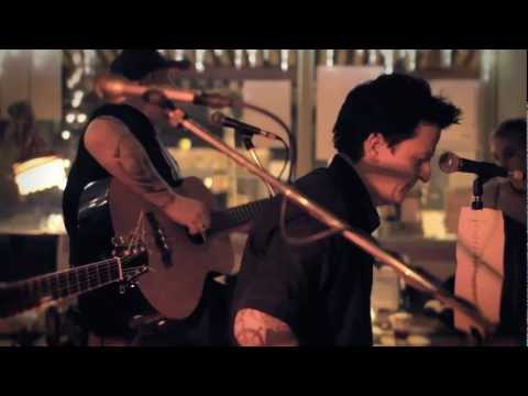 Dogs on sail - deflection (unplugged & live)