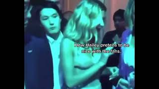 How Hailey pretens to be nice with the fans