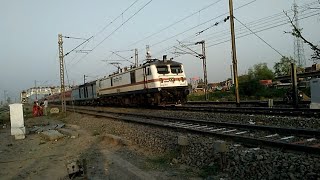 preview picture of video '12381 Poorva Express (Howrah-New Delhi) Vai Gaya'