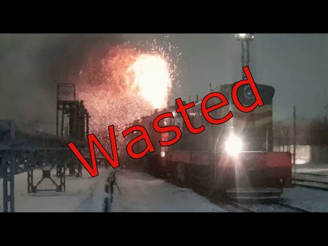 How the diesel locomotive dies! A lot of smoke and fire from the engine exhaust pipe! Russian trains