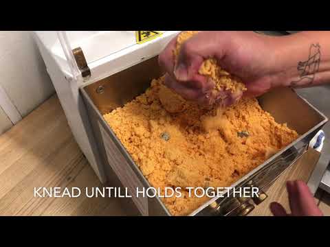 1 Minute Lesson on How To Use a Pasta Extruder