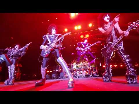 Kiss divulga vídeo de "Lick It Up" ao vivo na Califórnia; assista aqui