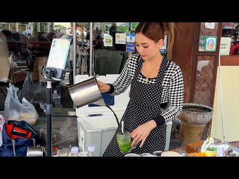 Top7 Must Try Street Foods in Bangkok, popular roti lady, coffee lady, fruit cutting skills,pad thai