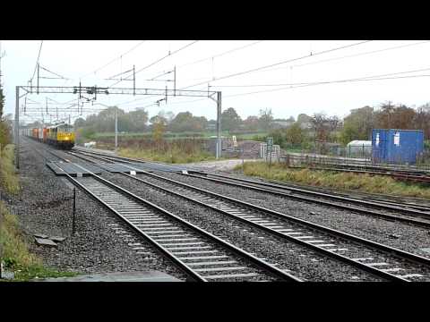 86614 & 86637, 4L92 Ditton - Felixstowe, Acton Bridge, 02/11/10