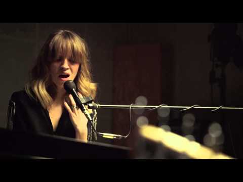 Mary Komasa -  City Of My Dreams [Live Session]