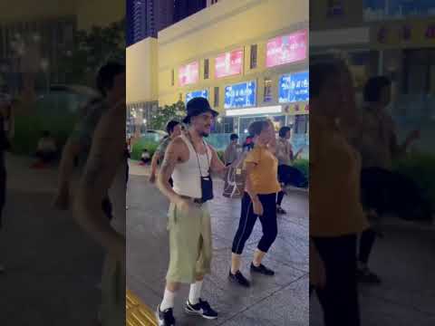 Greenteck | Square Dance 广场舞 💃🏻in China 当外国小伙遇上了广场舞😂  #广场舞 #SquareDance #Greenteck #Popping #Shorts