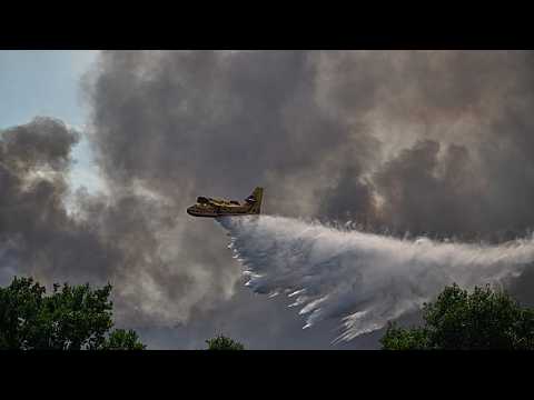 Video Thumbnail: Wildfire spreads in southeastern France as firefighters battle blaze