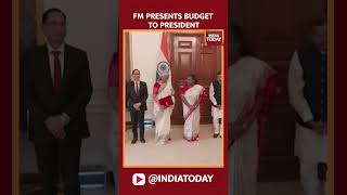 Download lagu Finance Minister Nirmala Sitharaman Meets President Murmu And Presents Budget 2025 | #shahidkapoor mp3
