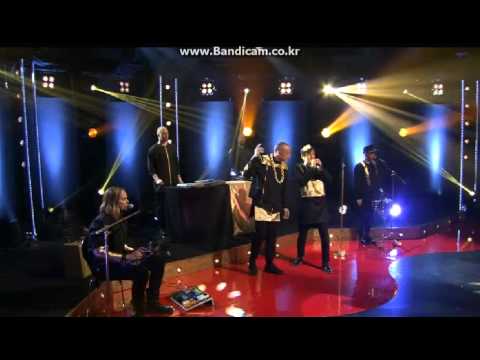 Petter - Håll om mig (med Daniel Adams-Ray) [Live @ Skavlan]