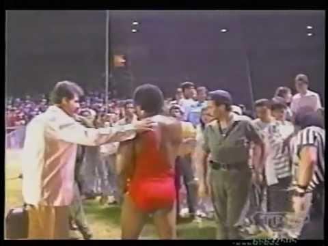 WWC: "Sadistic" Steve Strong vs. Carlos Colón (1989)