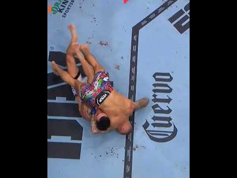 Dustin Poirier nearly locked in the GUILLY after a late knockdown in Round 2! 💎 #UFC318 #UFC