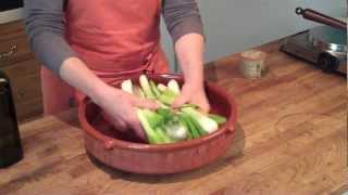 Cancer-fighting foods: Oven-roasted spring onions with romesco sauce; Anti-cancer nutrition
