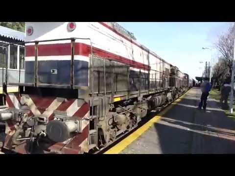 EMD GT-22 9077 + 9075 partiendo de Haedo 16-07-14