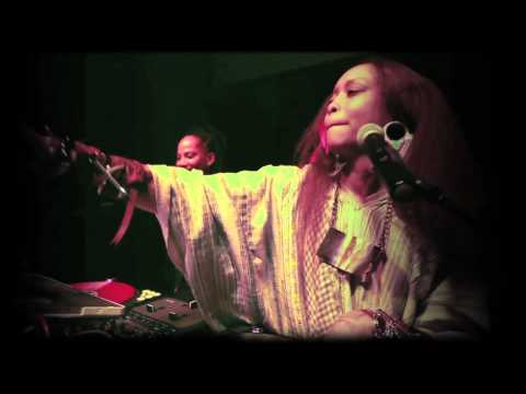 ::Erykah Badu + DJ Leydis :: Live in San Francisco :: PREVIEW [HD]::