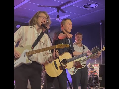 Komiat - Soittajat soittaa