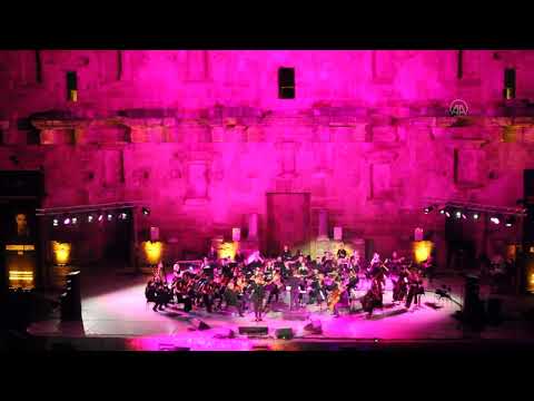 İtalyan tenor Alessandro Safina, Antalya'da konser verdi