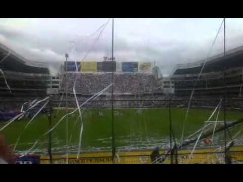 "LIGA DE QUITO 0 vs barcelona 0 Recibimiento 2014" Barra: Muerte Blanca &bull; Club: LDU