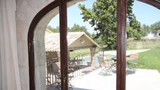 preview picture of video 'Vacation Rental Villa in Bonnieux | Only Provence'