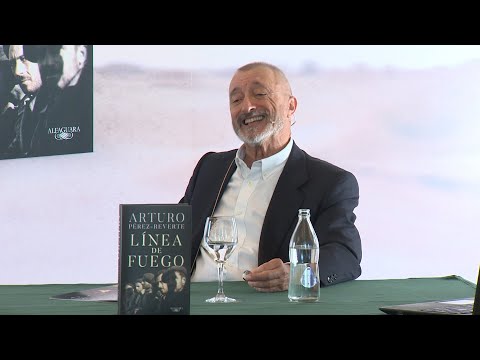 Pérez-Reverte señala que la herida de la Guerra Civil no estaba abierta, "la han reabierto"