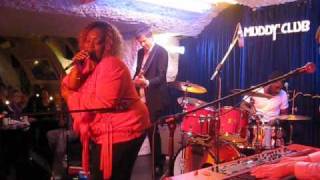 Sharrie Williams live at Muddys Club Weinheim featuring Lars Kutschke ... playing the blues ...