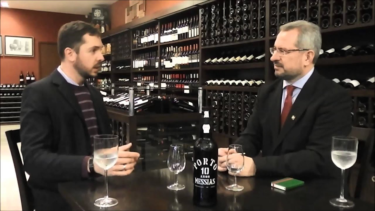 AVALIAÇÃO | Irineu Guarnier Filho degusta um vinho do Porto com 10 anos