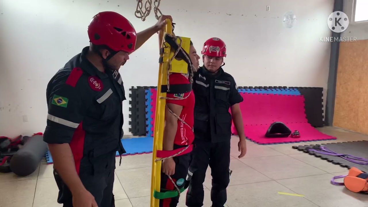 Salvamento em altura. (Sked ou maca envelope).