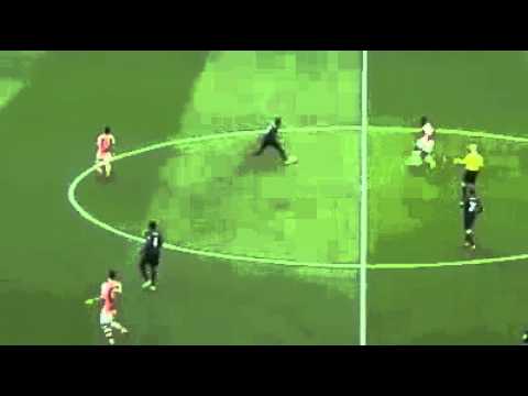 Don't you just hate how clumsy Mamadou Sakho is?