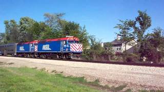 preview picture of video 'Metra commuter train in Mokena, Illinois on May 5,  2010'