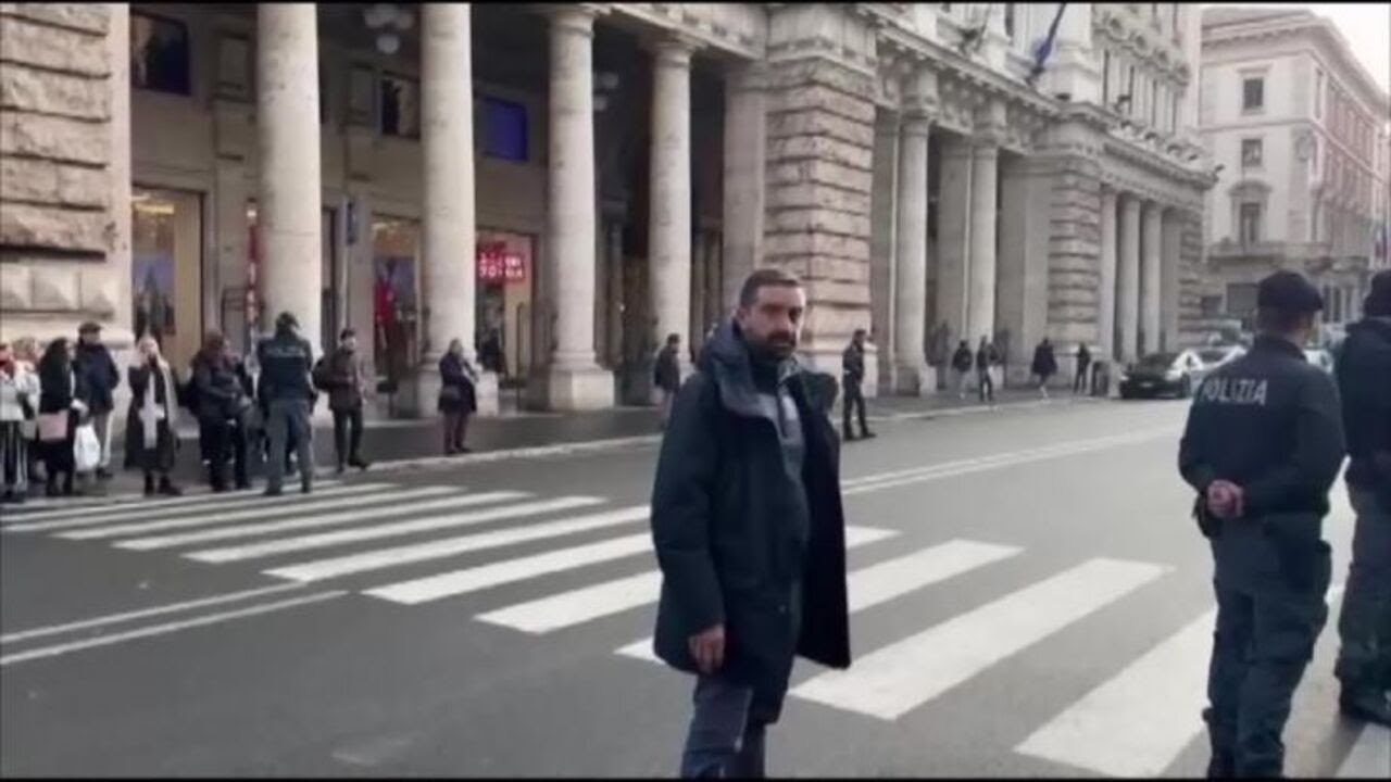 La premier Meloni arriva a Palazzo Chigi