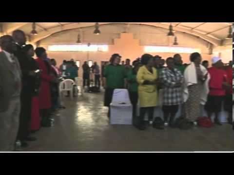 Mandla Mandela prays for his grandfather