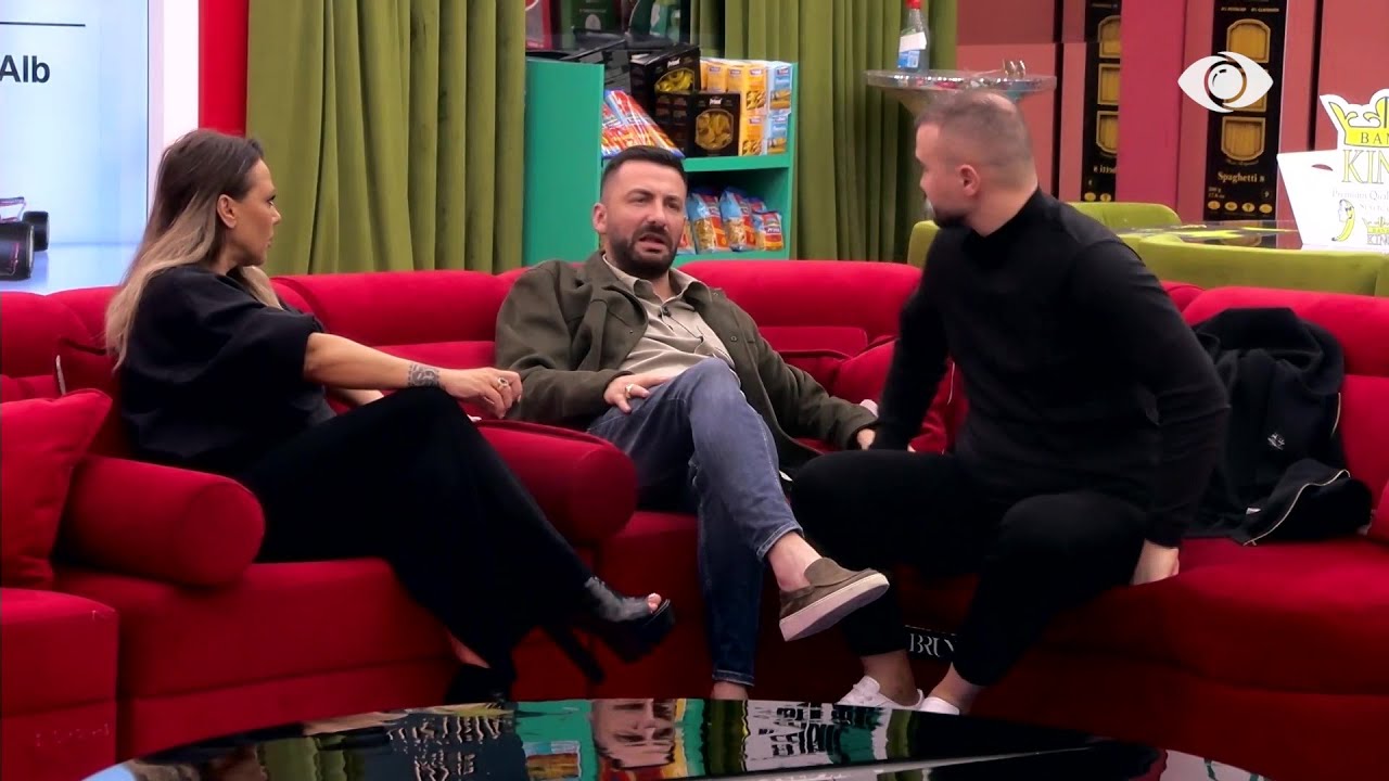 “Fjala me ndere mund të jetë…”/ Shkëlzeni shkëmben batuta me Gertën dhe Kellyn për Jozin