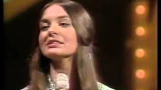 Early Crystal Gayle - Clock On The Wall (1972).