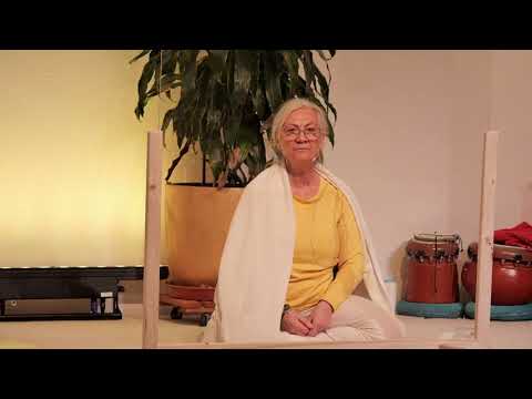 Yogastunde "Yoga Vidya Grundreihe " mit Adishakti - Yoga Vidya Ashram Live - 9:15 Uhr 17.01.2022