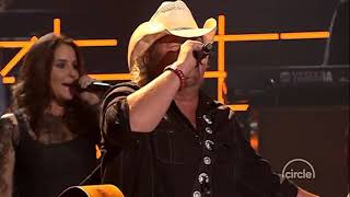 🎸 Toby Keith&#39;s 35 MPH Town: A tribute to Small Town Life