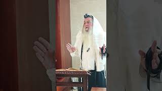 האם מותר לצאת לפני קדיש או קדושה? (הרב יגאל כהן) - התמונה מוצגת ישירות מתוך אתר האינטרנט יוטיוב. זכויות היוצרים בתמונה שייכות ליוצרה. קישור קרדיט למקור התוכן נמצא בתוך דף הסרטון