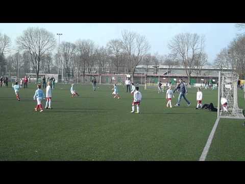 Met een gave kopbal zet Delano RCL F4 op voorsprong tegen  Noordwijk F5