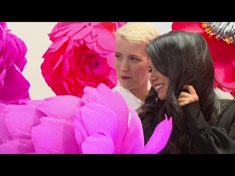 download lagu mp3 mp4 Selfie Store, download lagu Selfie Store gratis, unduh video klip Selfie Store