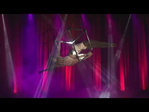 05 Ere & Ella Aerial Cube