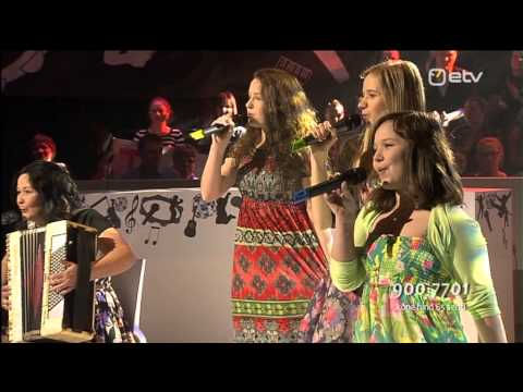 Perekond Tiia ja tütred "Koduaed"