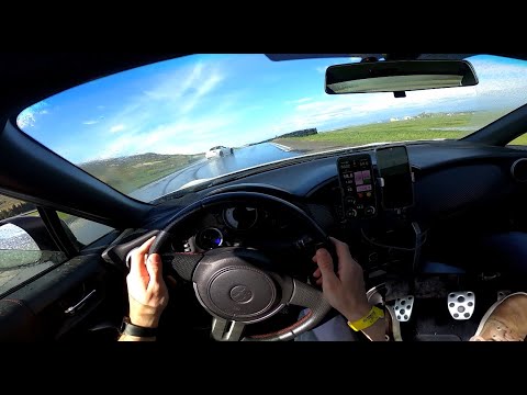 TOYOTA GT86 - Ladoux Michelin Wet Handling Track vs MX5