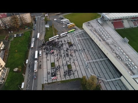 Wisła Kraków - SANDECJA NOWY SĄCZ 4 XI 2017 - Kibice SANDECJI pochód pod stadion (Dron)