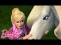 Barbie soigne un cheval! | Barbie & ses soeurs au club hippique | @BarbieFrancais