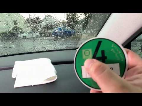 PKW Feinstaubplakette anbringen um in Umweltzonen einfahren zu dürfen Anleitung