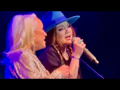 Layla Tucker 🎤& Tanya Tucker “ Im My Mother’s Daughter “ ( Live ) 3~10~23