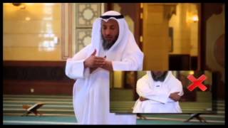 وضع اليدين في الصلاة يضع كف اليد اليمنى على كف اليد اليسرى والرسخ والساعد /