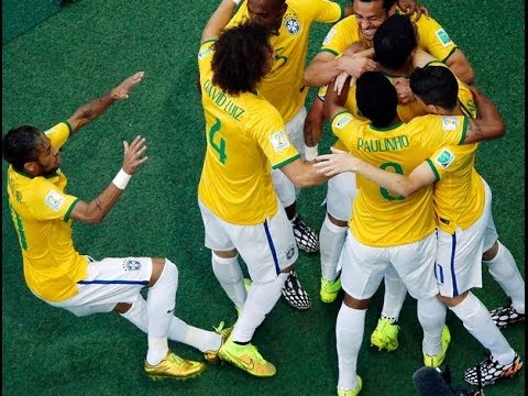 Neymar leva tombo na comemoração do gol de Thiago Silva - 04/07/2014