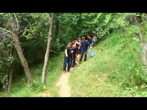 Dambovita: Își duc morții pe brațe, prin pădure