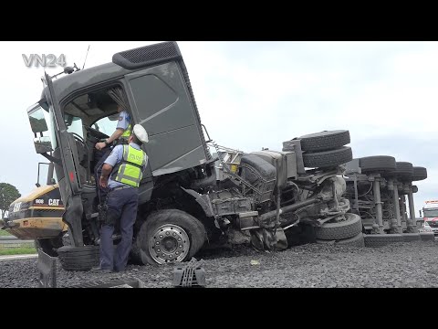 12.07.2021 - VN24 - Tipper truck out of control - tire blew out on A445 highway