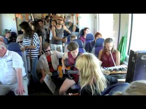 The Bandettes - Train song - live on a Train