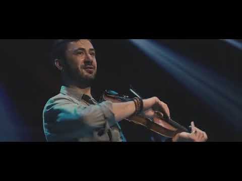 WAZOO      " L'amour sera toujours dans nos prés "